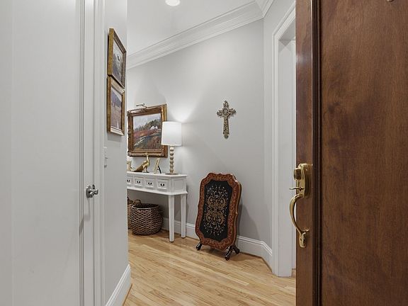 2nd image of 4000 W End Ave APT 101
