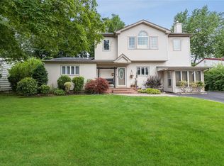 60 Hope Dr, Plainview, NY 11803