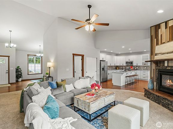 5th image of 1583 Silver Fir Drive
