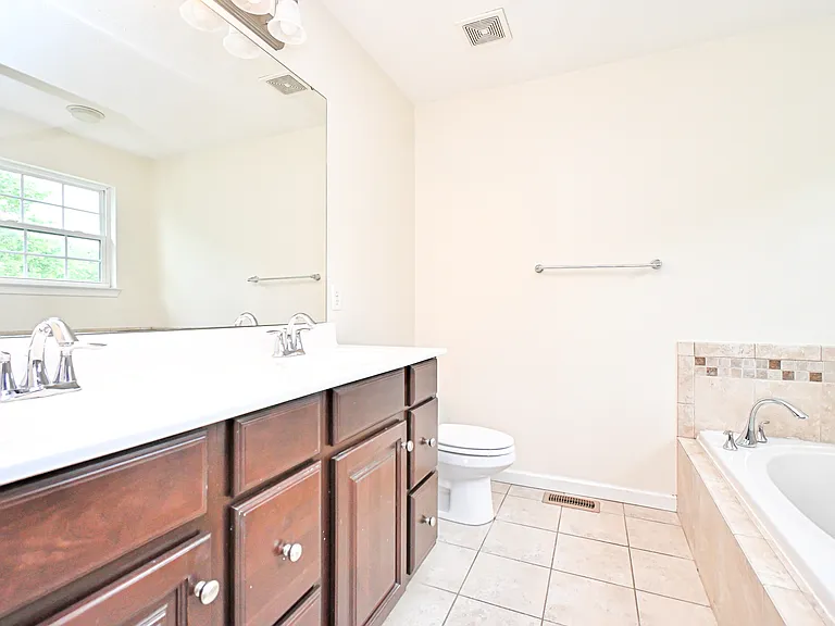 8453 Forest Valley Dr — Photo 28