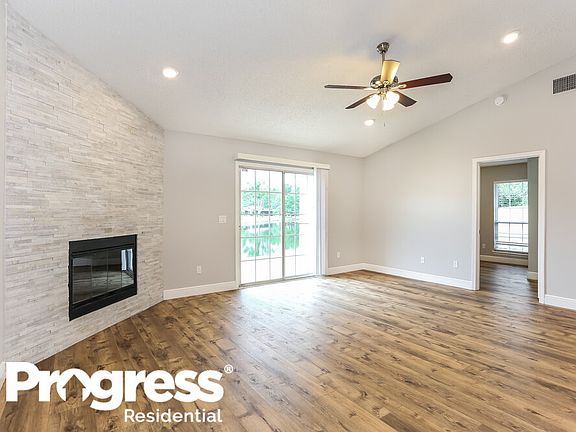 4th image of 8023 Mactavish Way E