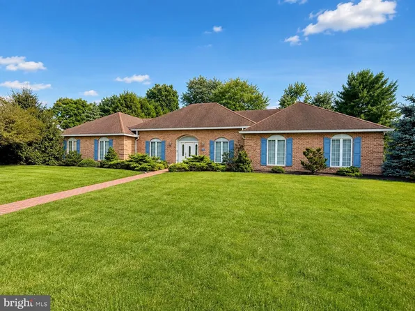 1120 Sherwood Dr, Carlisle, PA 17013