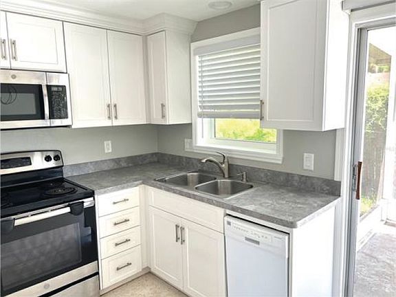 3rd image of 619 21st St W