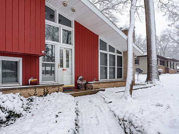 4th image of 7625 Julie Dr