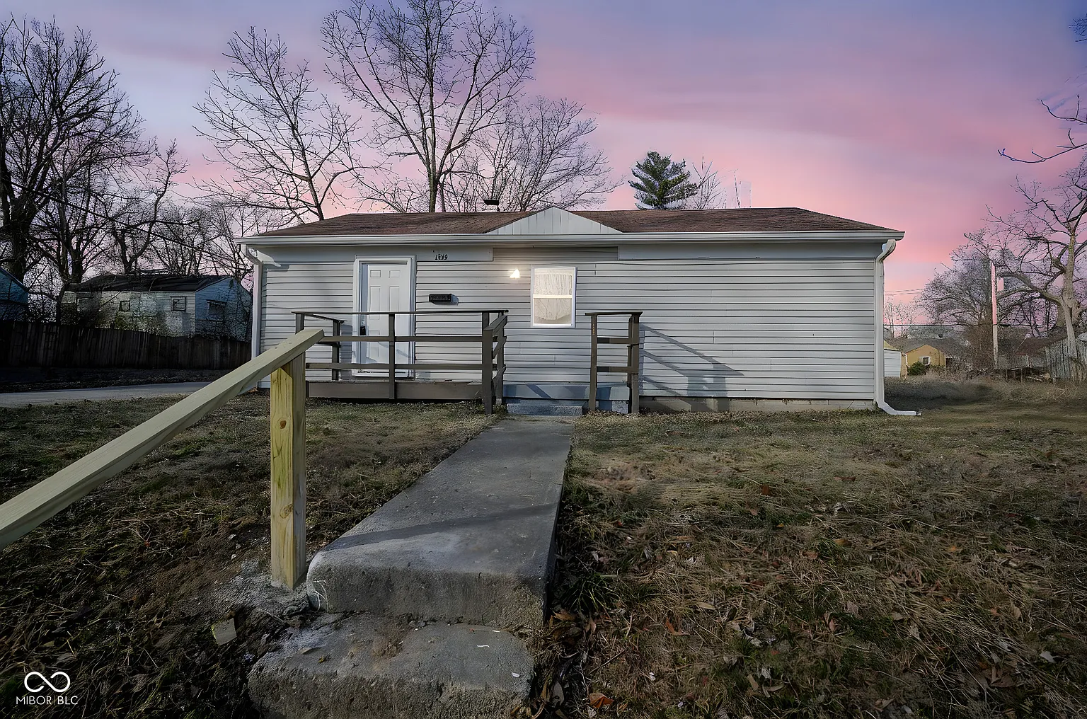 1423 Halford St photo 1