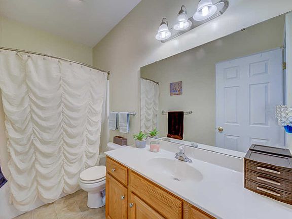 5th image of 100 Cypress Ct