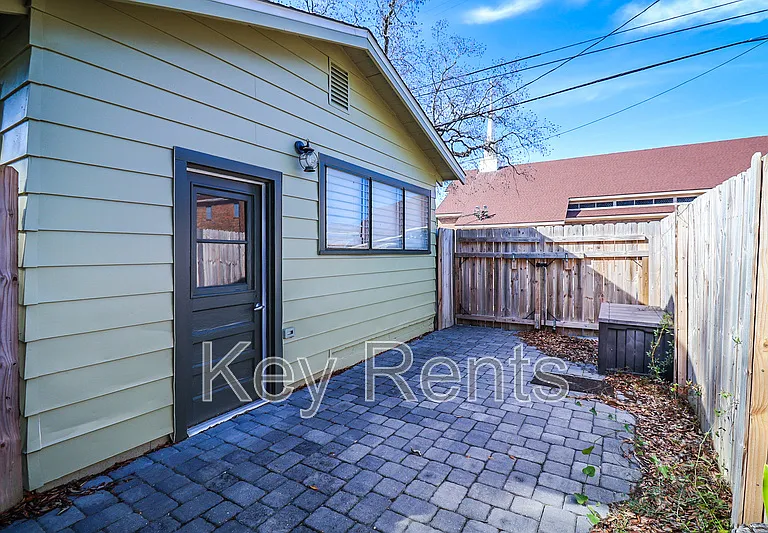422 N Davis Hwy — Photo 12