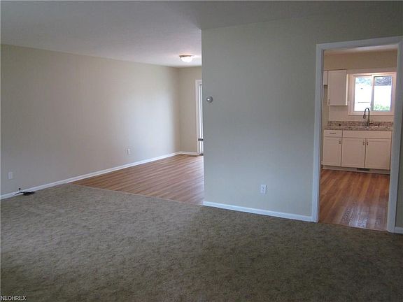 3rd image of 24872 Deerfield Dr