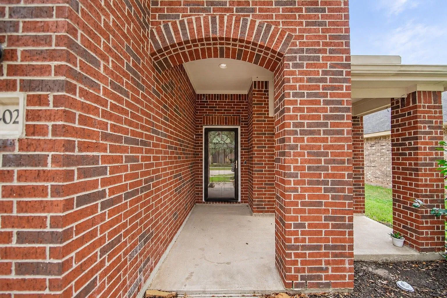 4 bed, 2.5 bath, 2291 sqft, $2,250 — Photo 2