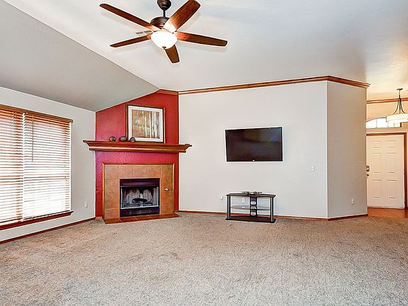 5th image of 936 Oak Creek Dr