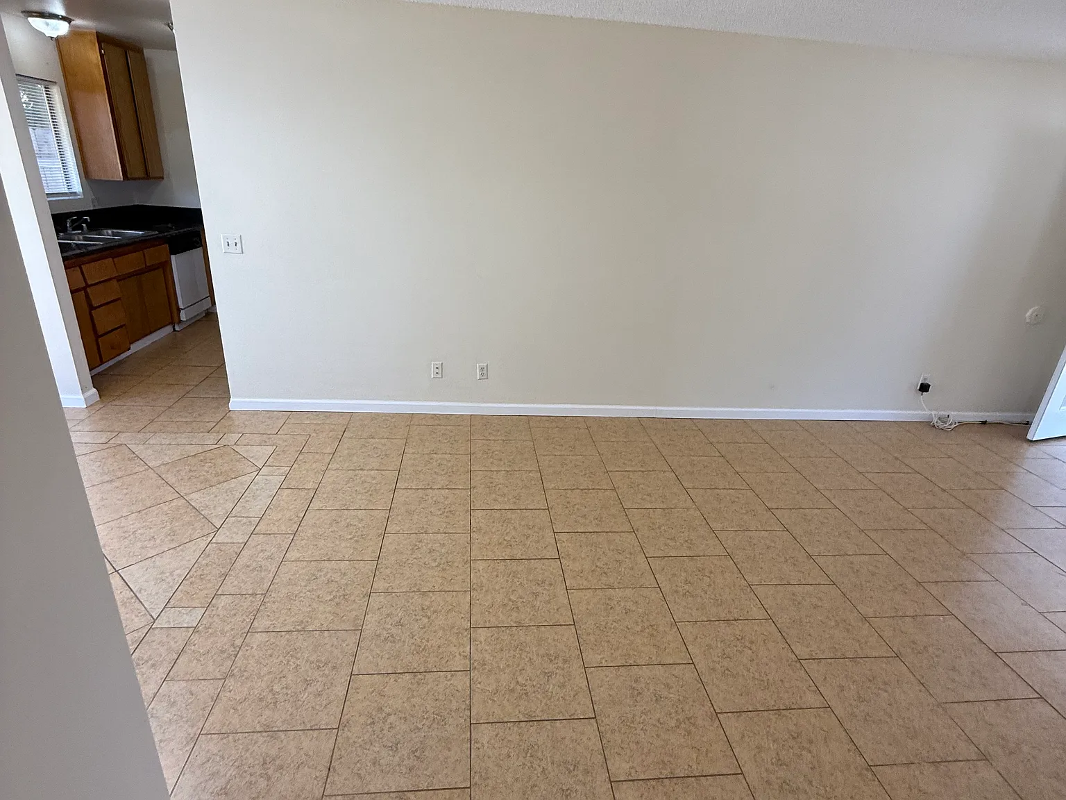 2 bed, 891 sqft, $1,295 — Photo 3