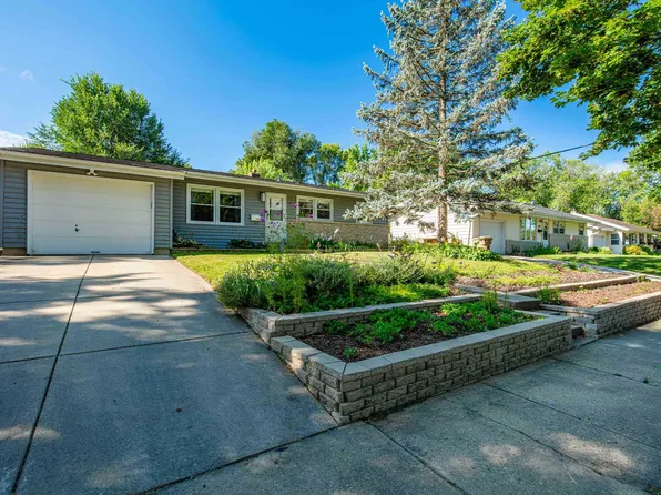 1009 Monica Ln, Madison, WI 53704