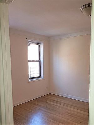 5th image of 6544 Saunders St #303