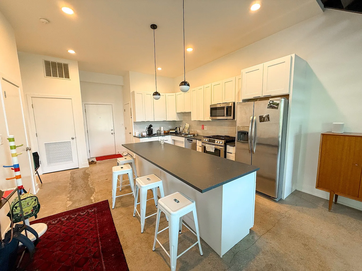 4601 N Paulina — Photo 1