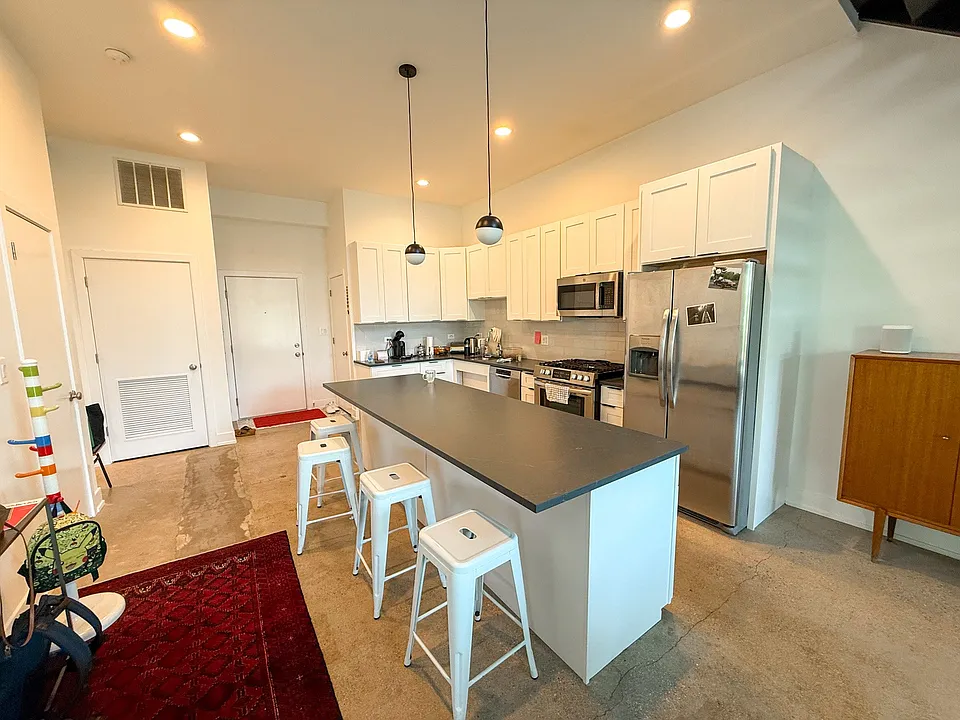 4601 N Paulina