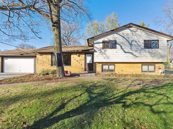 11011 Shady Woods Ct, Shelby Township, MI 48317