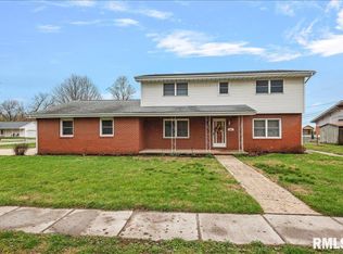 201 N Elm St, Williamsville, IL