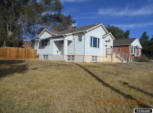 802 8th St, Rawlins, WY 82301