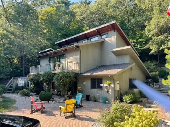 260 Bote Dr, Porter, IN 46304