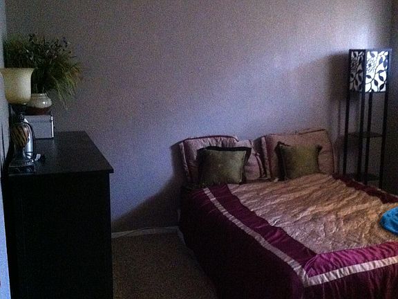 4th image of 909 Artesia Way