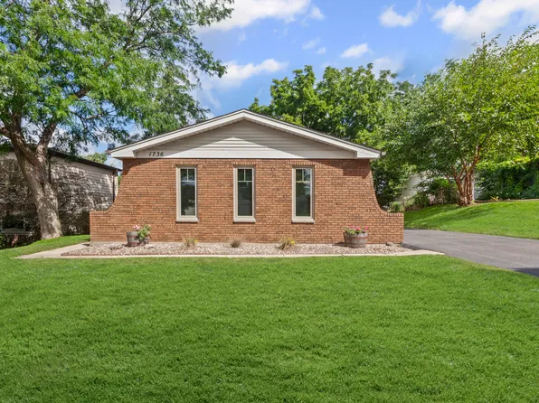1736 Patricia Ave, Saint Charles, IL 60174