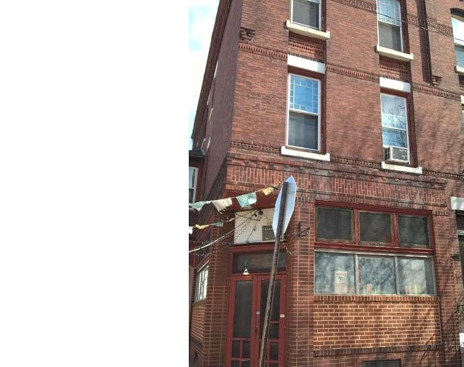 1st image of 839 N Woodstock St