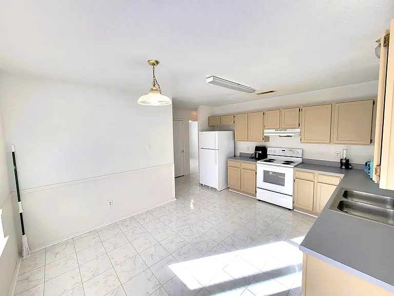2303 Rainforest Ln — Photo 6