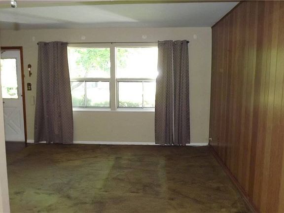 4th image of 62 Huron St
