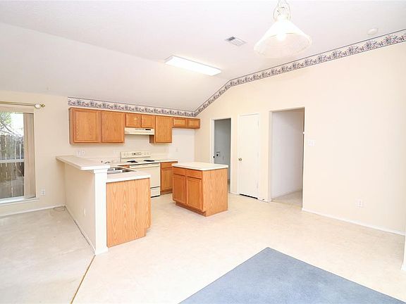 2nd image of 10229 Tustin Ter