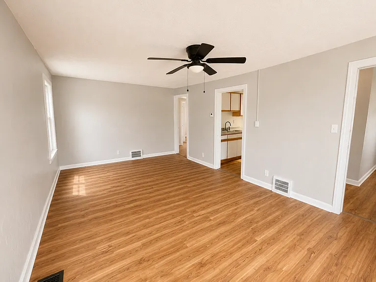 525 E 222nd St #2 — Photo 5