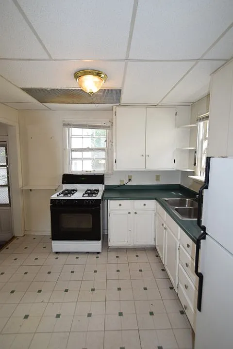 2 bed, 1.0 bath, 738 sqft, $2,550 — Photo 2