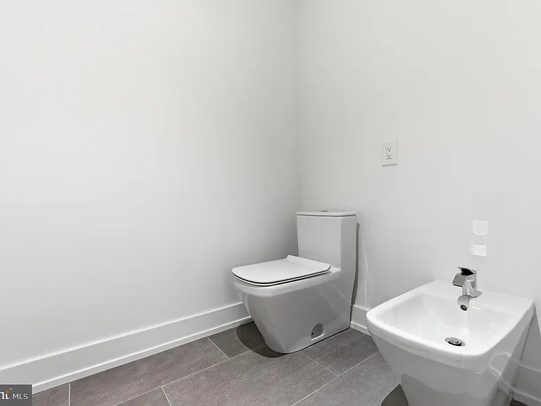 2110 Walnut St #301 — Photo 21