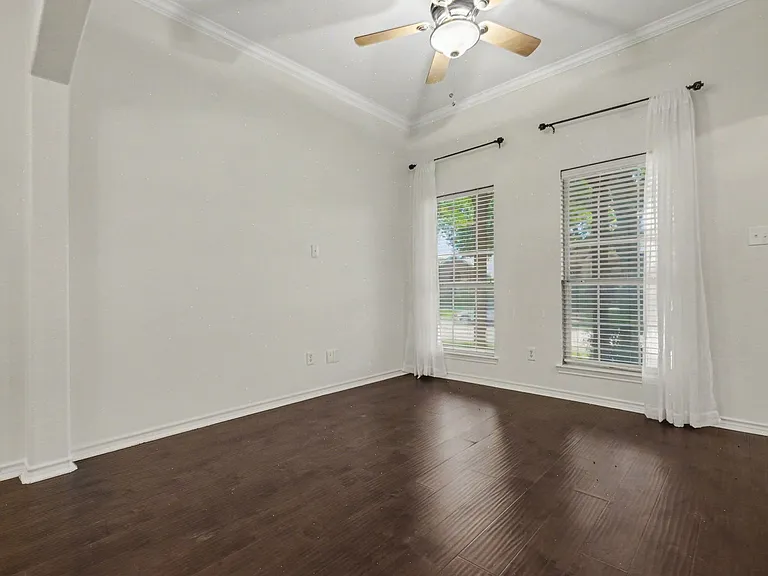 1707 Briarhollow Dr — Photo 4