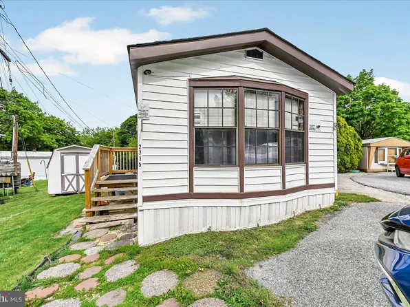 2715 Crestview Dr, York, PA 17402