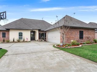 533 English Oak Dr, Madisonville, LA 70447