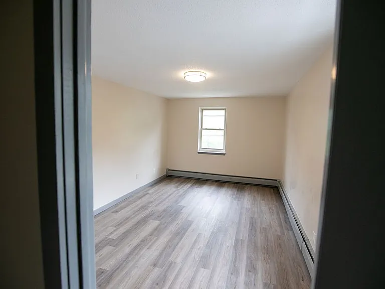608 Allen St — Photo 9