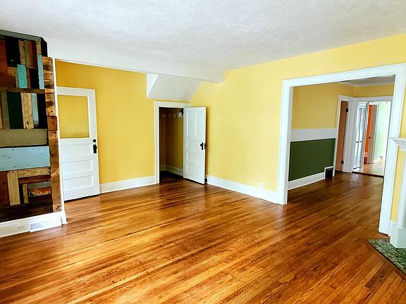 4th image of 745 Ashland Ave