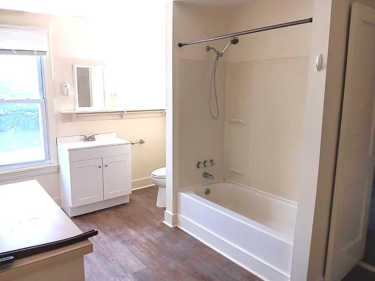 1 E Main St #4 — Photo 2