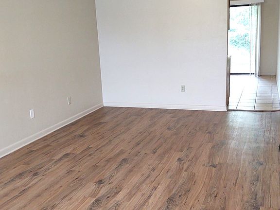 3rd image of 1005 SW Rossborough Ct APT 102