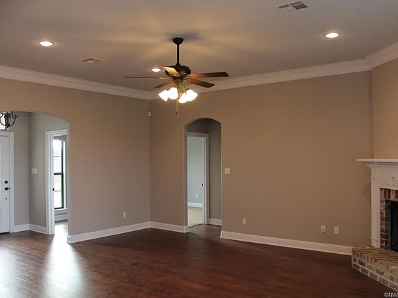 5th image of 241 Lori Dr