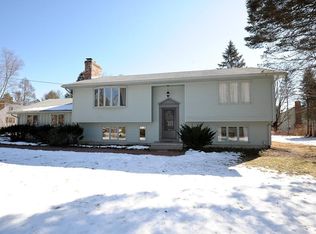 46 Rolling Ridge Rd, Amherst, MA 01002