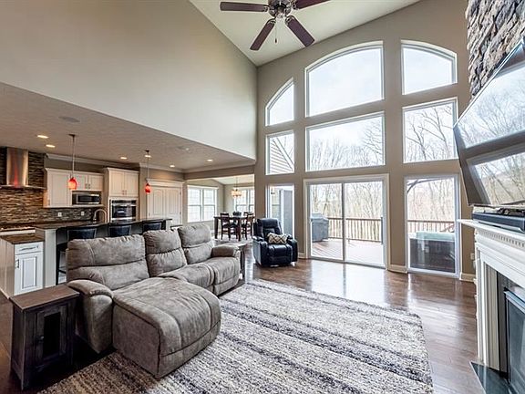 3rd image of 319 Balsa Dr