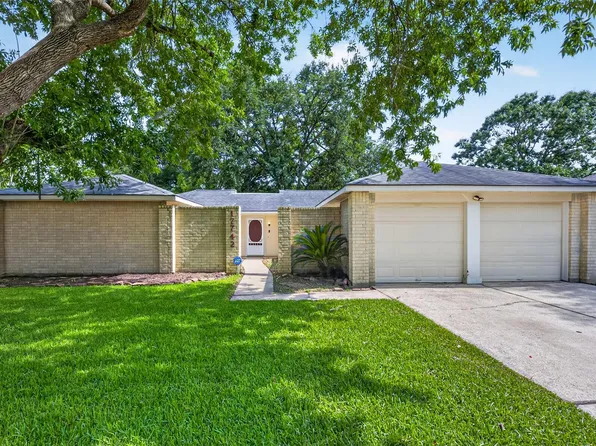 17742 Fife Ln, Webster, TX 77598