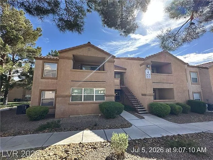 1 bed, 1.0 bath, 825 sqft, $1,162 — Photo 1