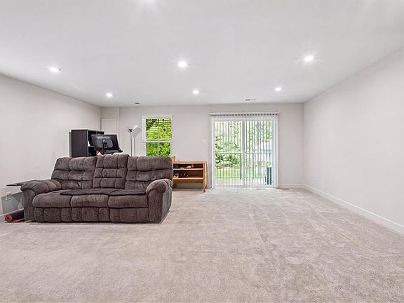 3rd image of 125 Fishermans Way