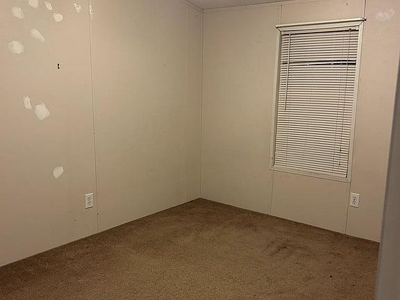 4th image of 438 Persimmon Blvd NE