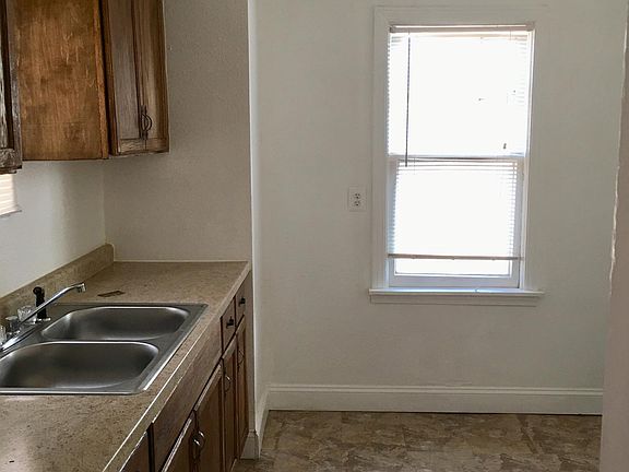 4th image of 16810 Stansbury St