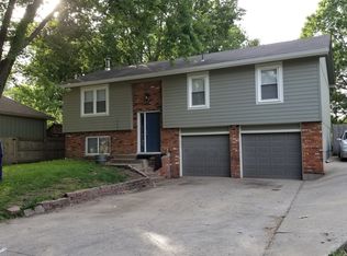 1020 W Fairwood Ln, Olathe, KS 66061