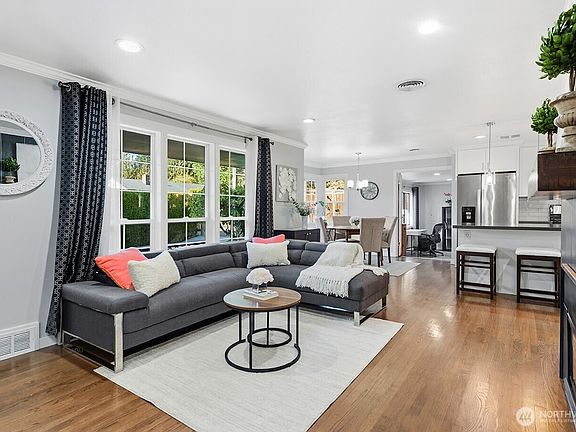 4th image of 15812 30 Avenue NE