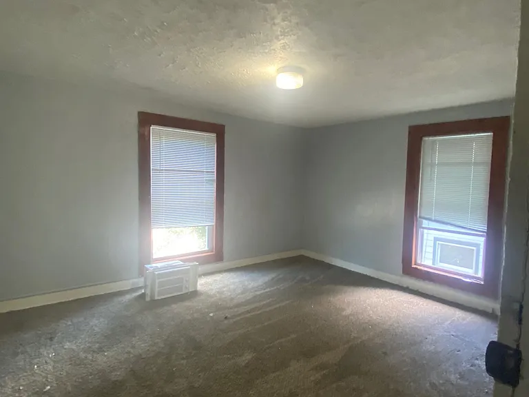 1219 N High St — Photo 9
